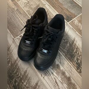 Nike Black Sneakers Classic Low-Top Design
